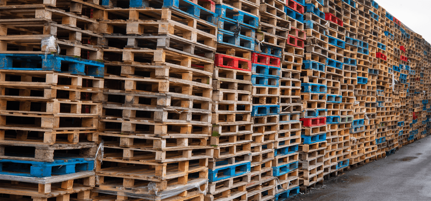 europaleti pe rafturi metalice in depozit logistic